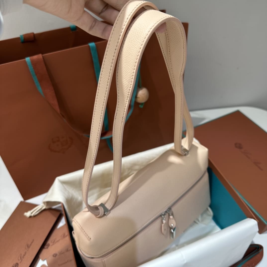 TÚI Loro Piana Women Extra bằng da bê màu hồng phấn