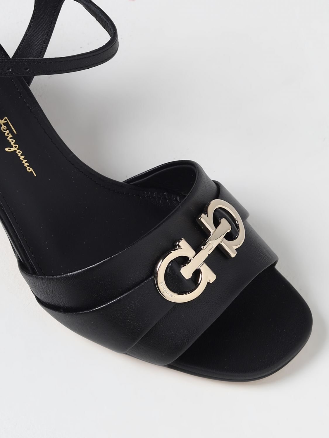 GIÀY SALVATORE FERRAGAMO Black high heel shoes