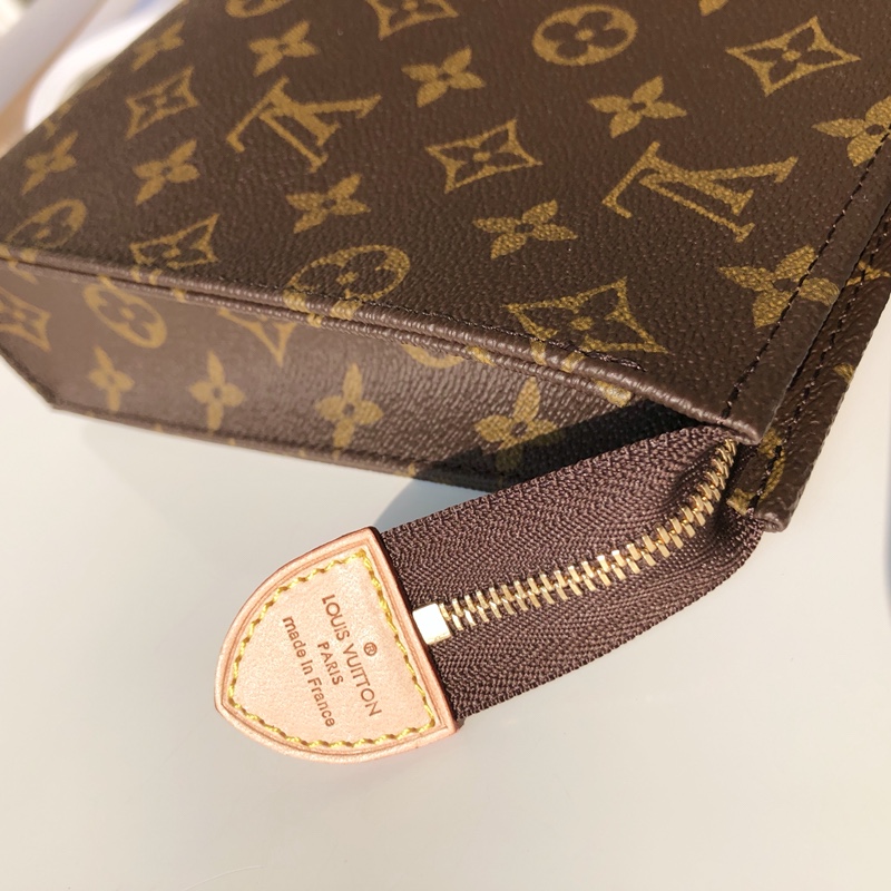 TÚI LOUIS VUITTON MONOGRAM POUCH