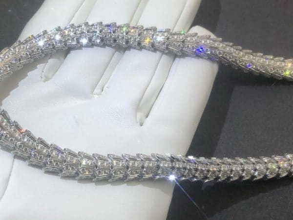Vòng cổ Bvlgari Serpenti bằng vàng trắng 18K Bulgari kim cương Pavé (Liên hệ để biết giá)
