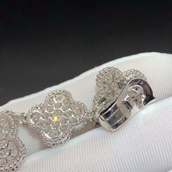 Bông tai Van Cleef & Arpels Magic Alhambra 3 Motif kim cương vàng trắng 18K