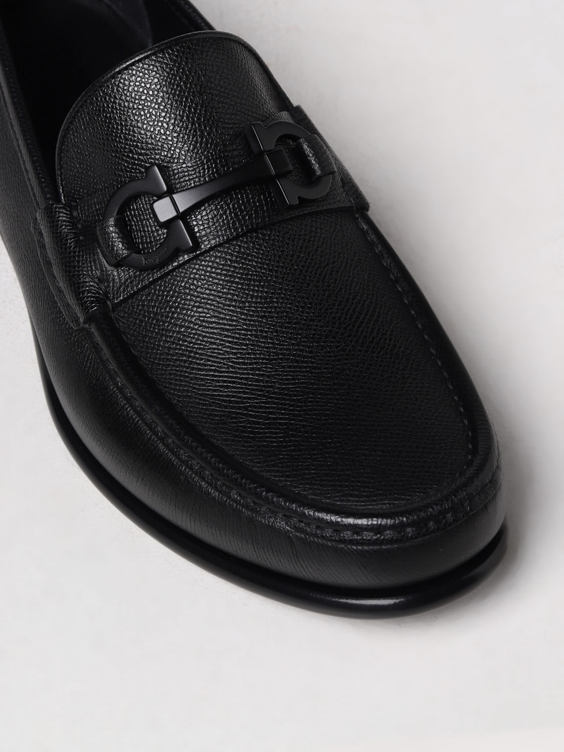 GIÀY SALVATORE FERRAGAMO Black Buckle loafer