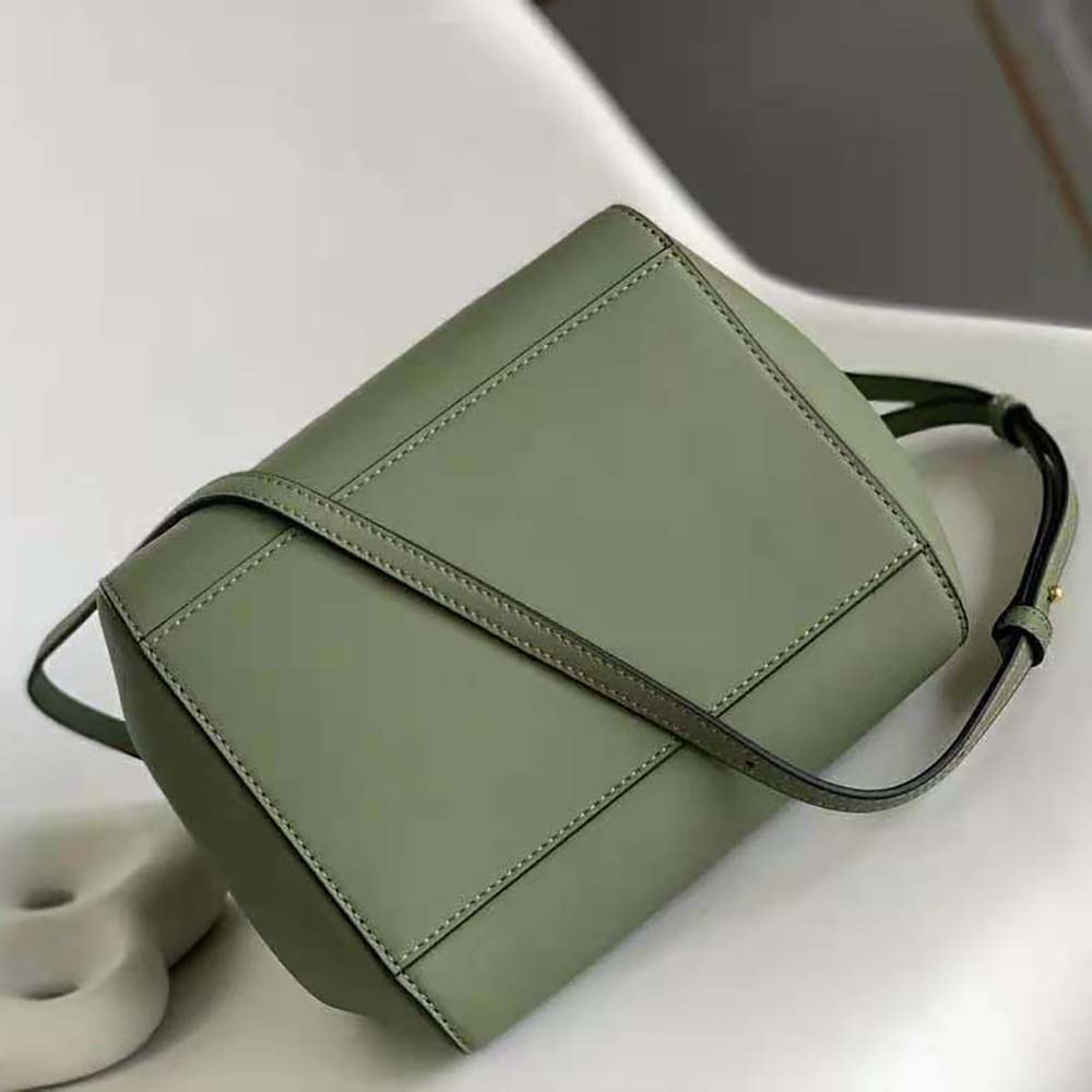 TÚI Loewe Women Hammock Nugget Bag in Nappa Calfskin-Green