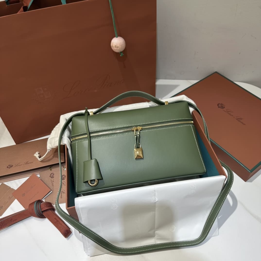 TÚI Loro Piana Women Extra bằng da bê màu xanh lá cây