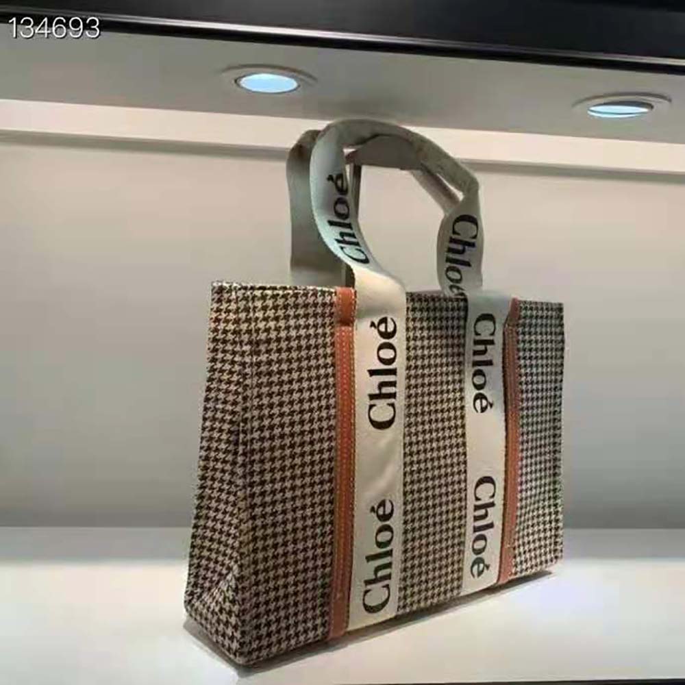 TÚI CHLOE Medium Woody Tote Bag in Deadstock Wool Cashmere Fabric