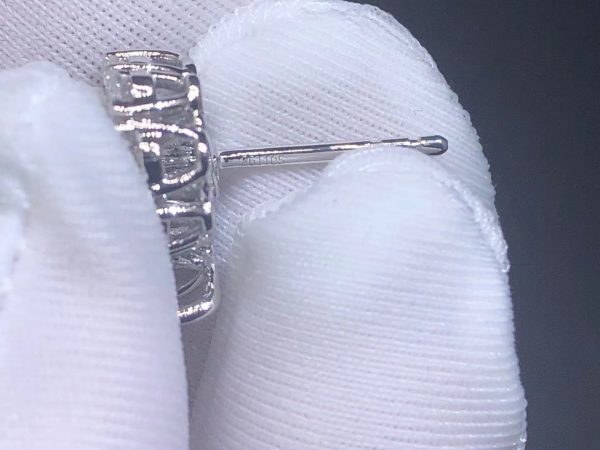 Bông tai Harry Winston Lily Cluster diamond kim cương vàng trắng 18K