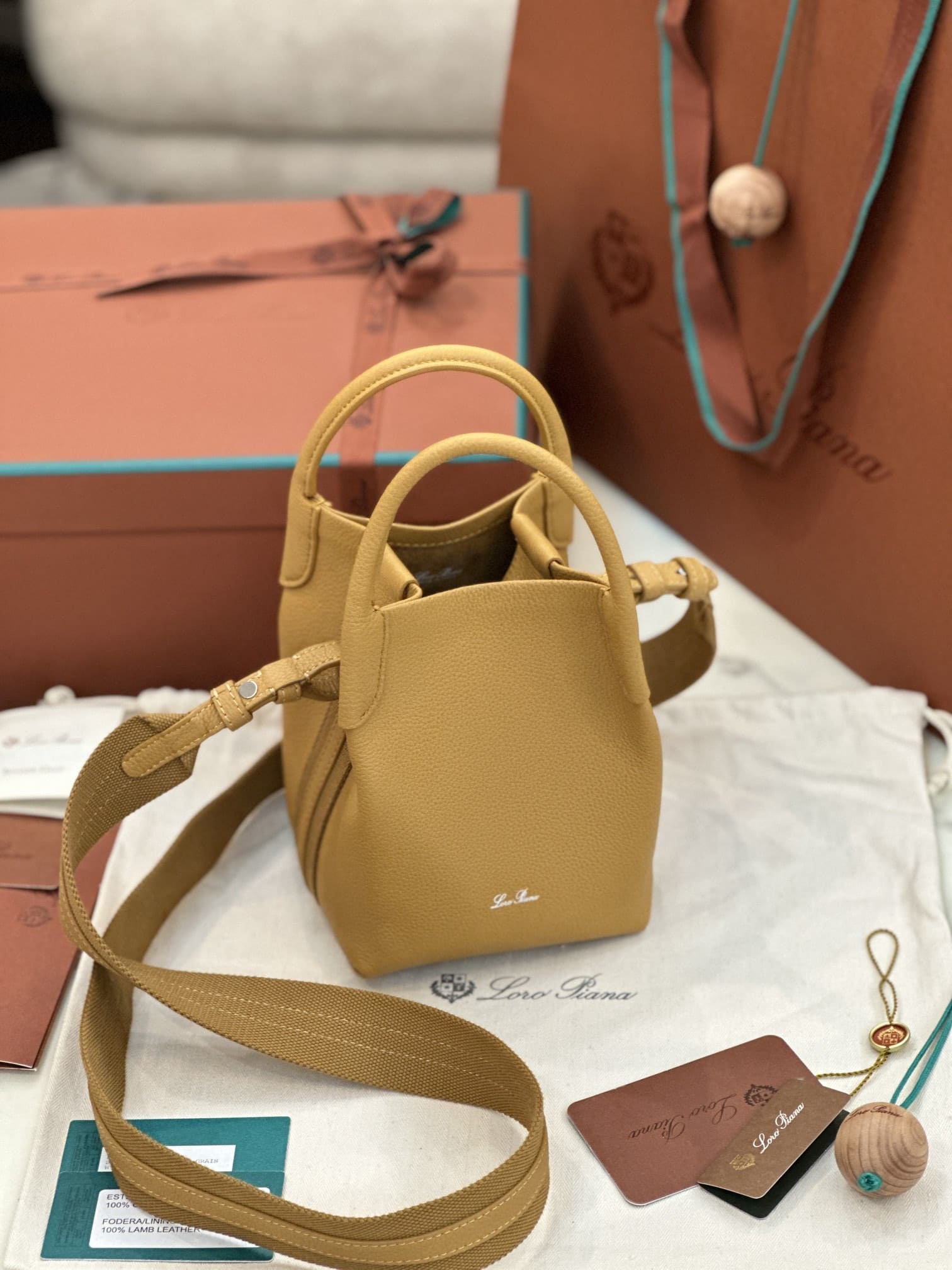 TÚI Loro Piana Bale Micro bằng da bê màu nâu