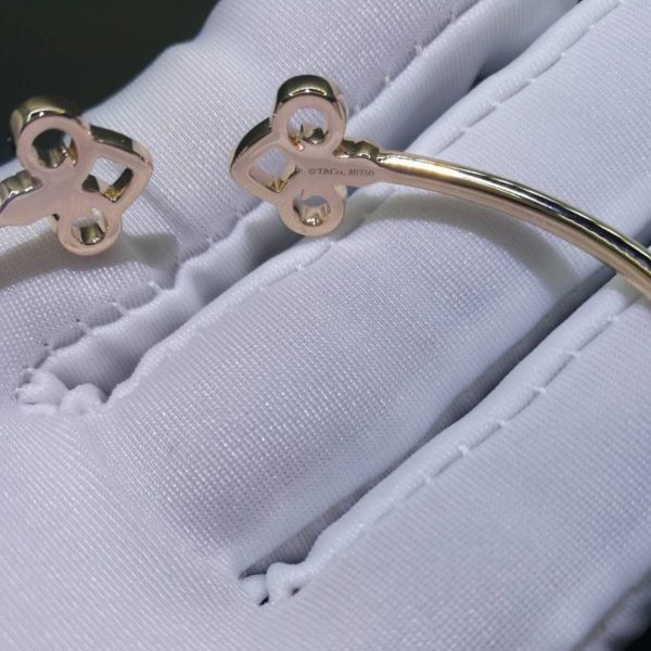 Vòng tay Tiffany & Co  Fleur de Lis Wire kim cương vàng hồng 18K
