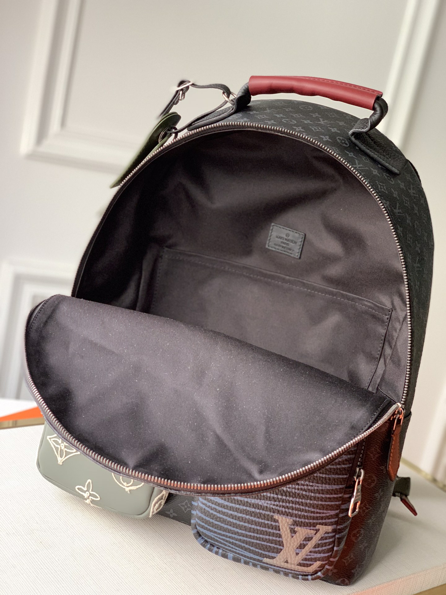 BALO LOUIS VUITTON DAMIER MONOGRAM Leather Backpack-Black