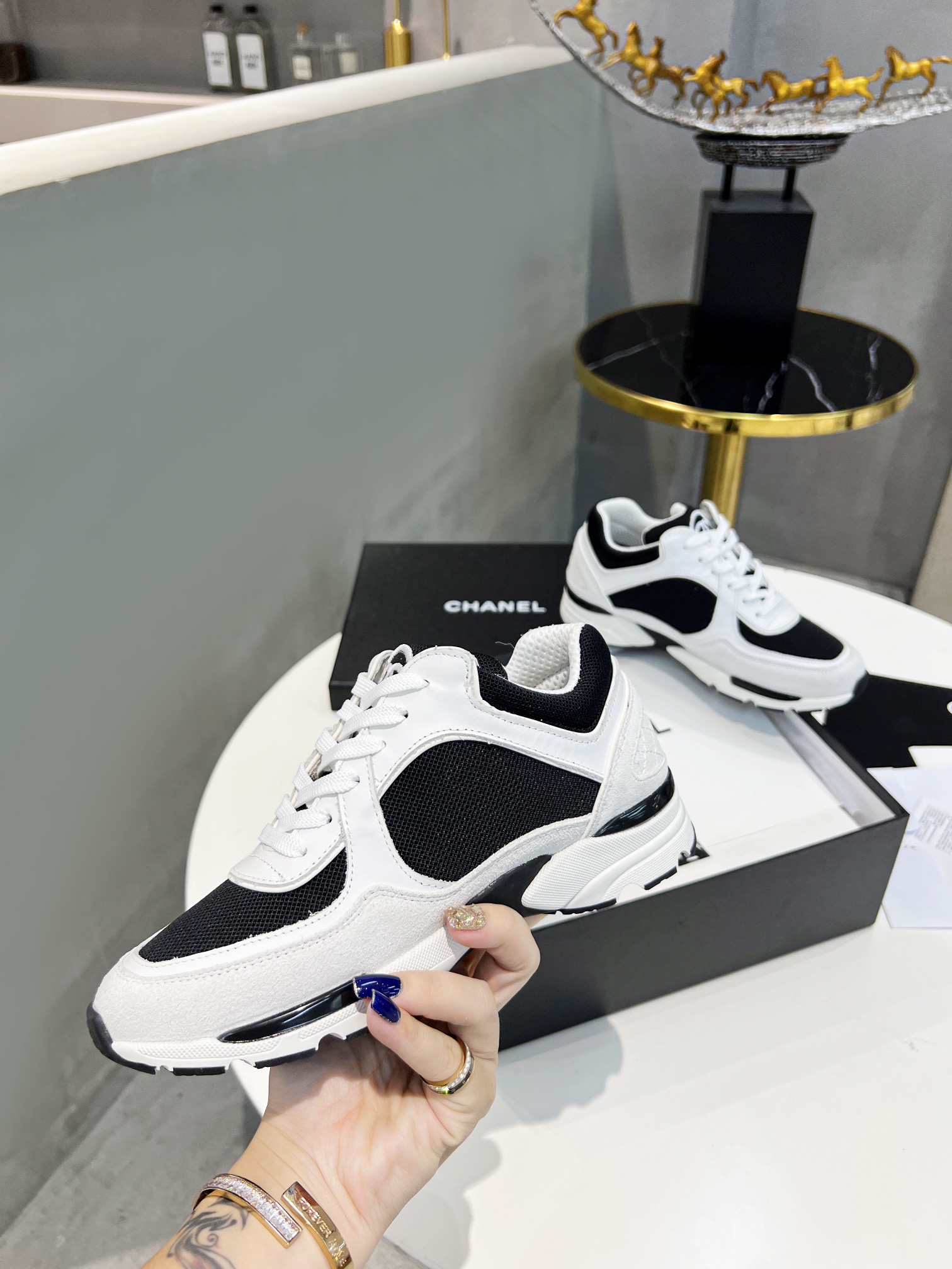 GIÀY CHANEL BLACK SUEDE  LOGO SNEAKERS