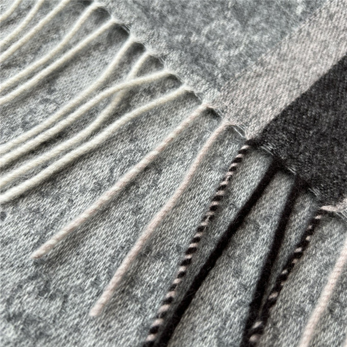 KHĂN Gucci GG Cashmere scarf
