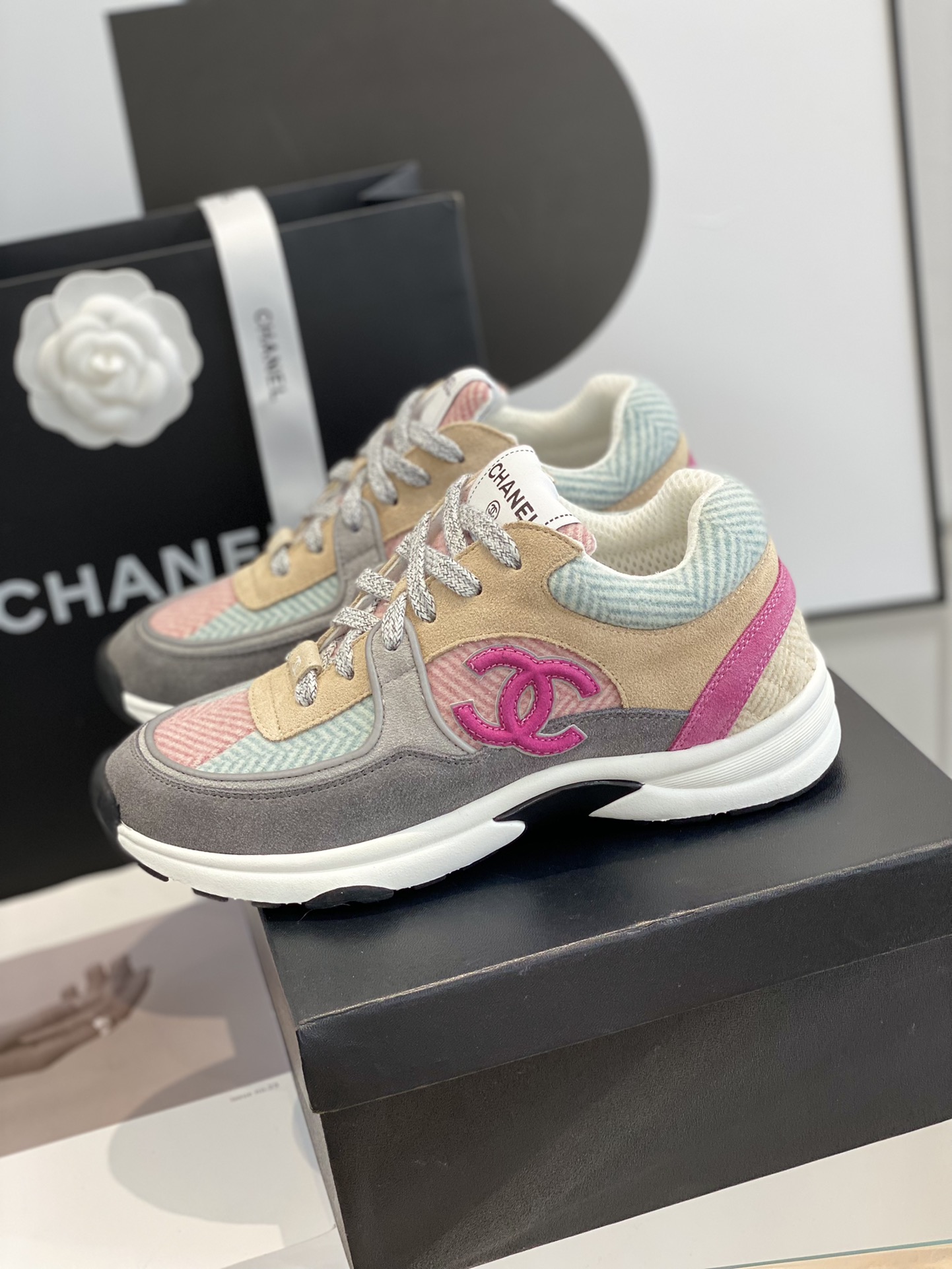 GIÀY CHANEL MULTICOLOR SUEDE LOGO SNEAKERS