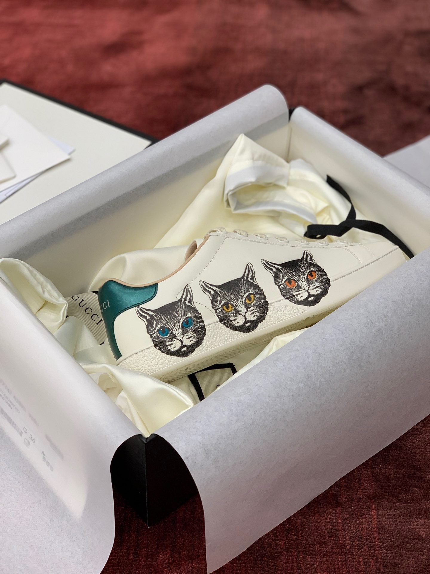 GIÀY GUCCI Leather Ace Sneakers Three Cat White