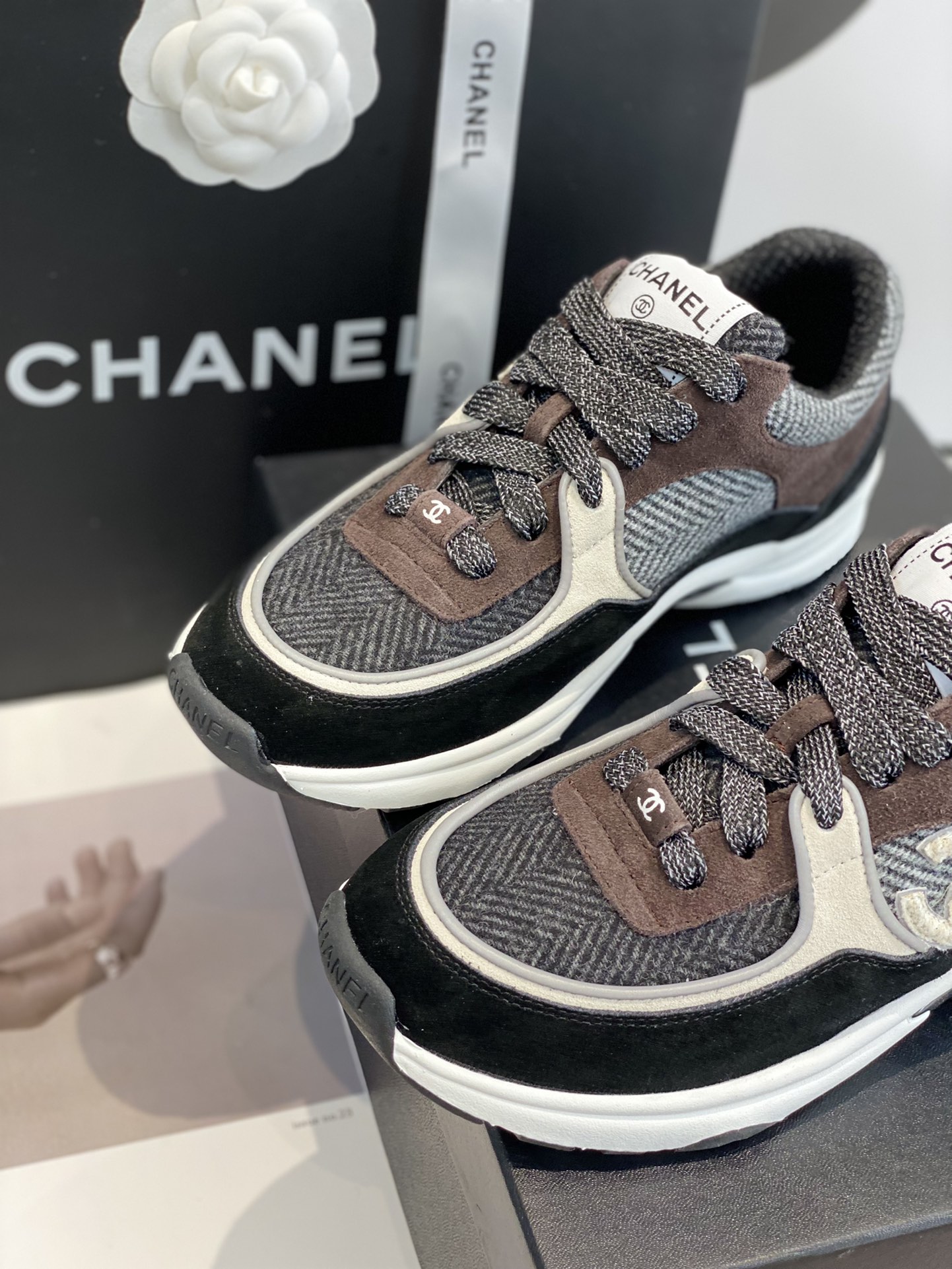 GIÀY CHANEL MULTICOLOR SUEDE LOGO SNEAKERS