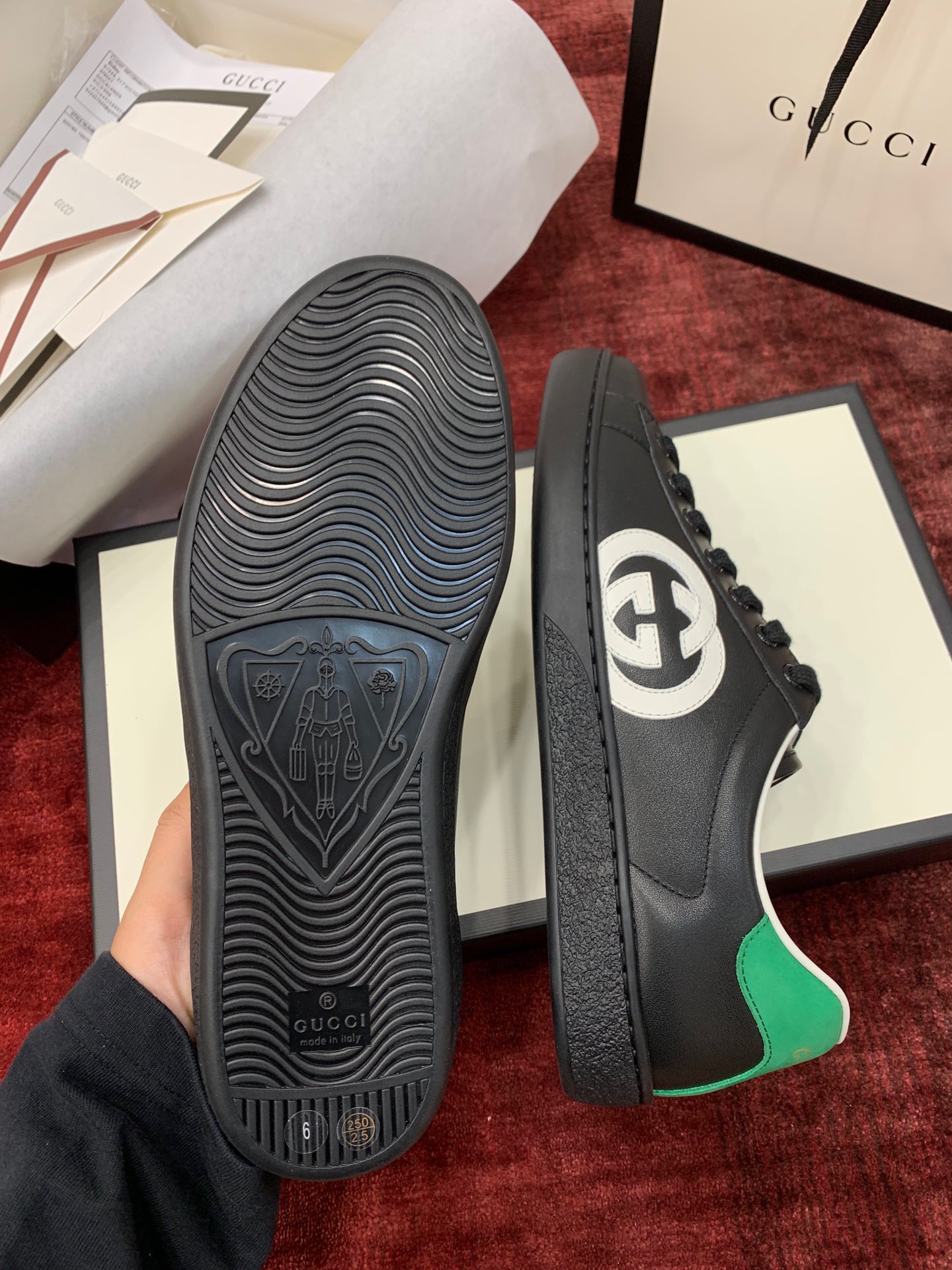 GIÀY GUCCI Leather Ace Sneakers Interlocking GG Black