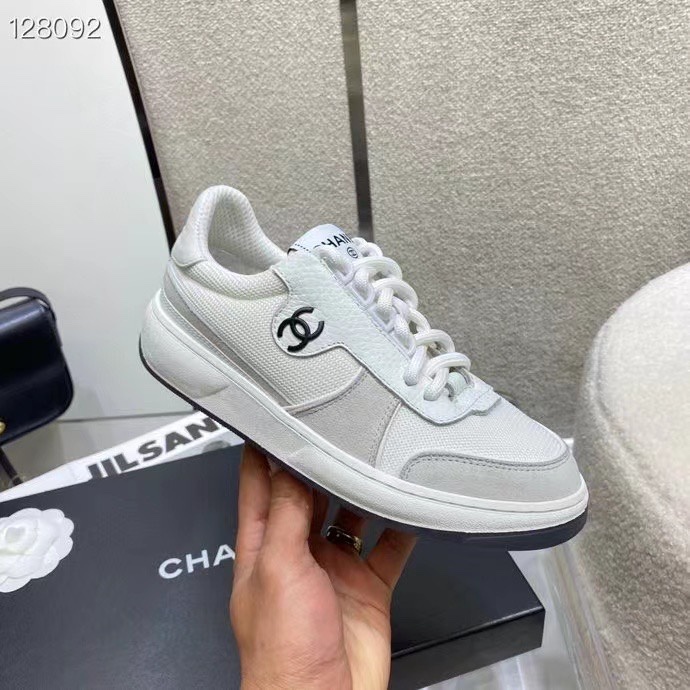 GIÀY CHANEL WHITE SUEDE LOGO SNEAKERS