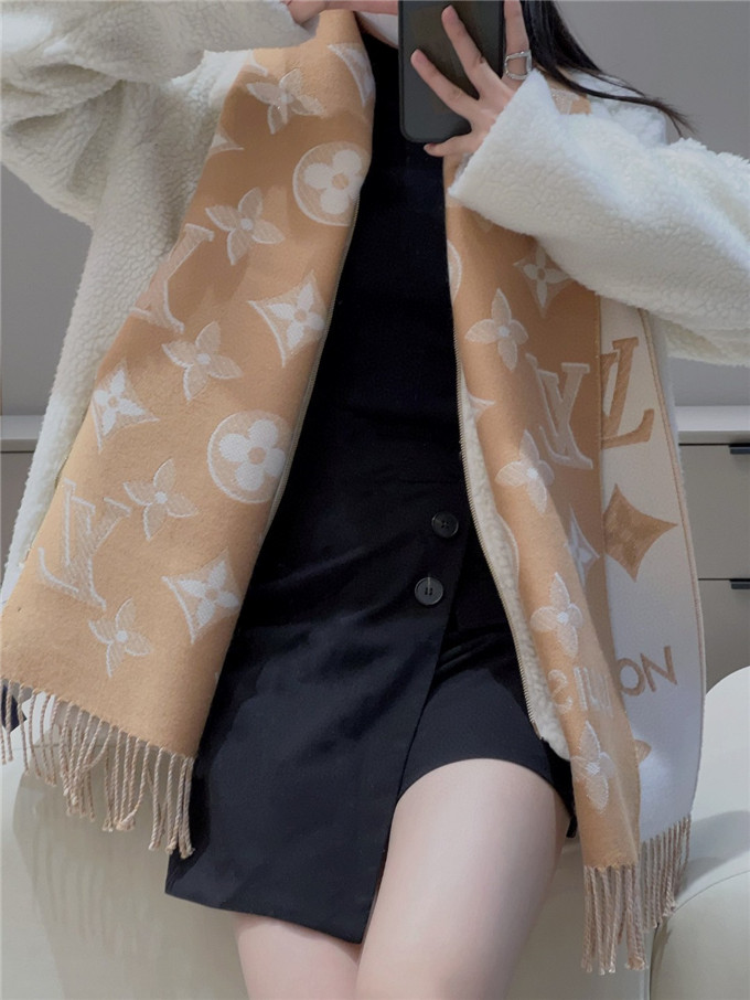 KHĂN Louis Vuitton essential shine scarf