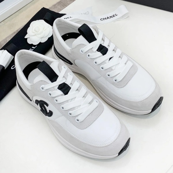 GIÀY CHANEL WHITE SUEDE  LOGO SNEAKERS