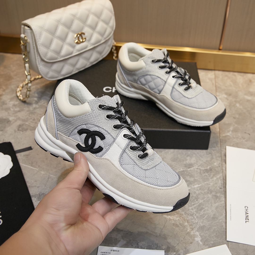 GIÀY CHANEL GREY SUEDE LOGO SNEAKERS