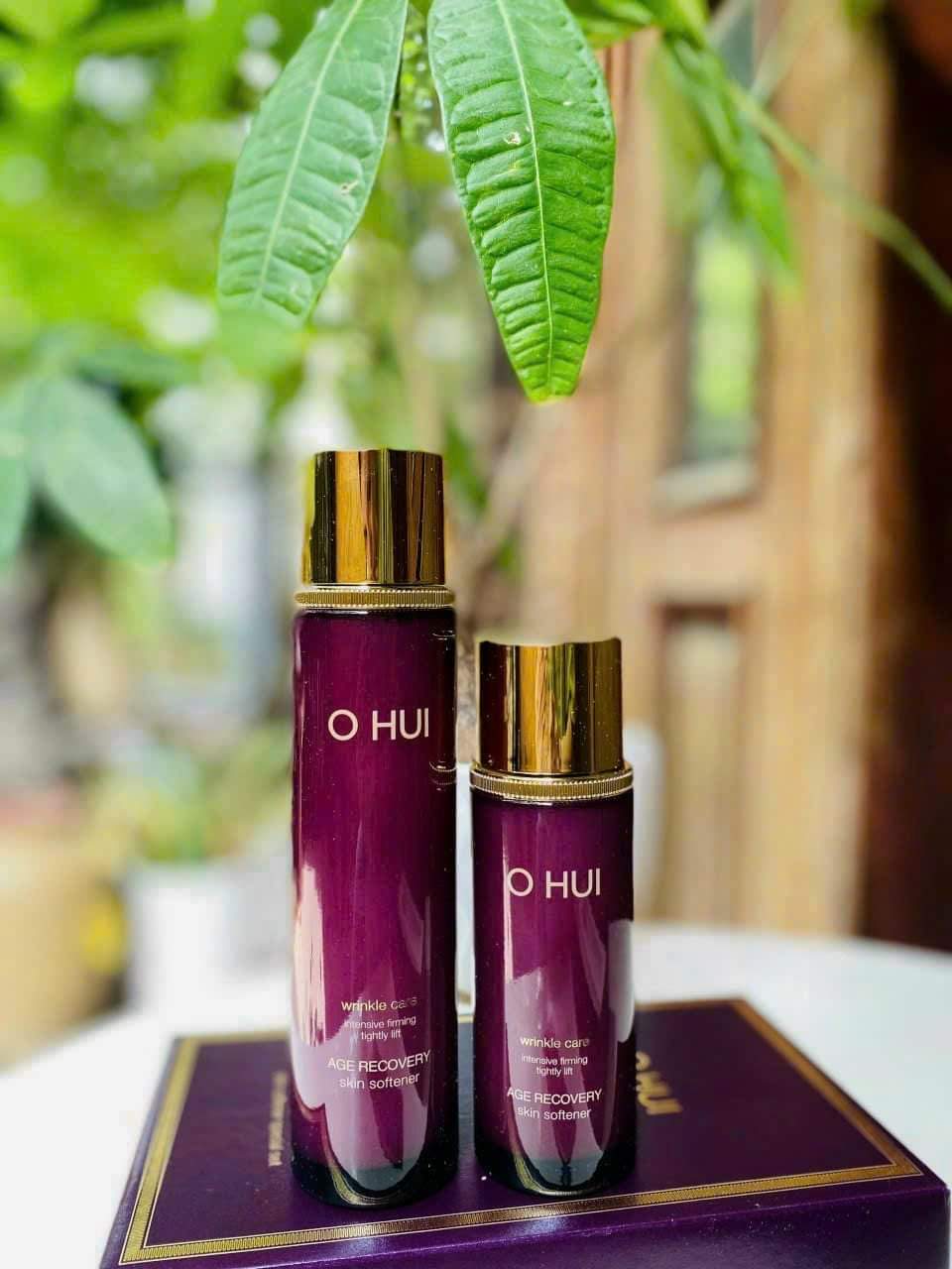 Nước hoa hồng Ohui Age Recovery Skin Softenner