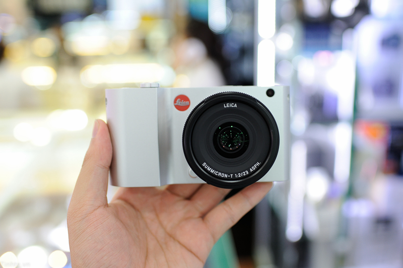 Đập hộp Leica T chính hãng: máy đẹp, giao diện, pin và dây đeo sáng tạo