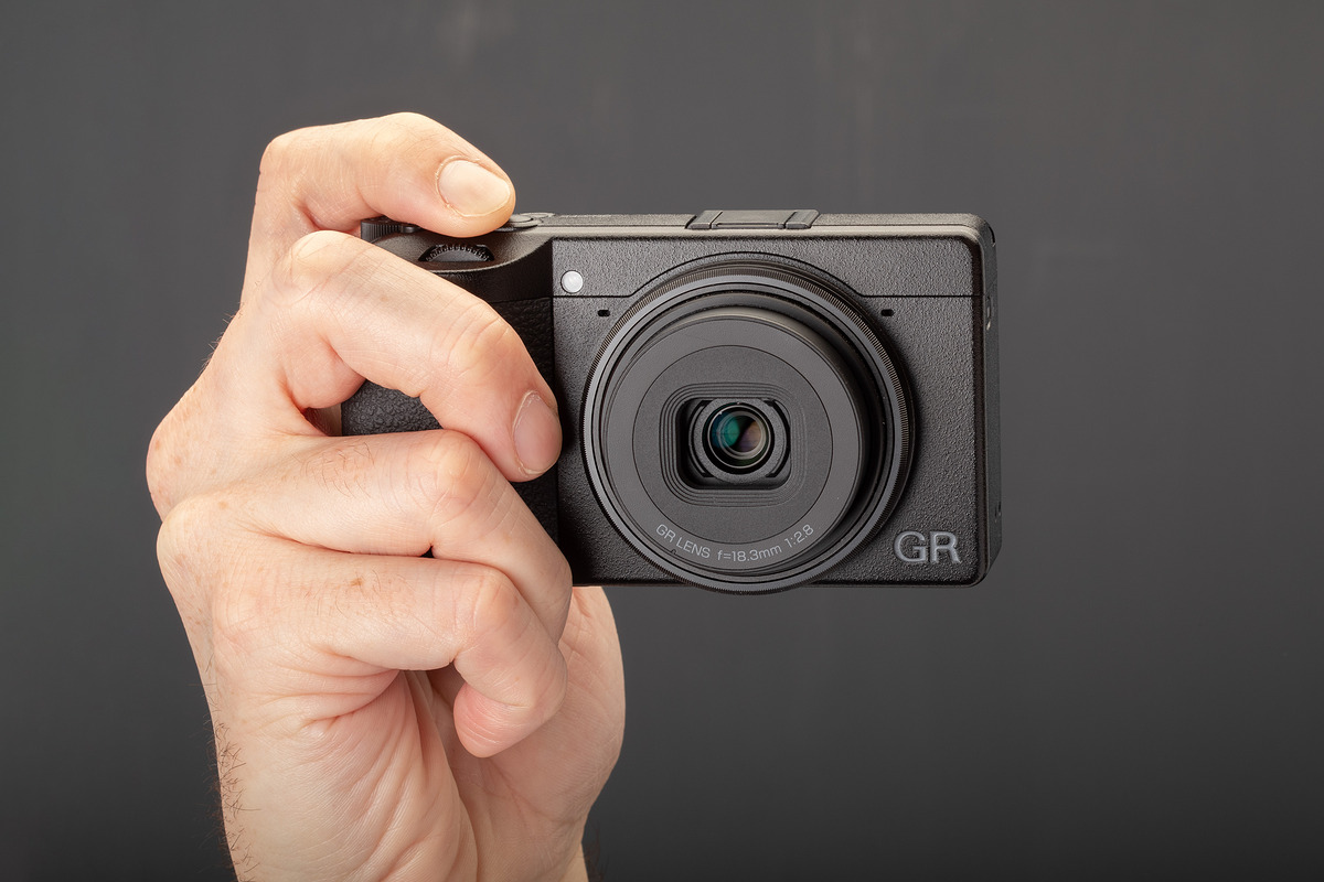 Ricoh GR IV lộ diện: Máy ảnh compact đường phố mạnh mẽ nhất từ trước đến nay?