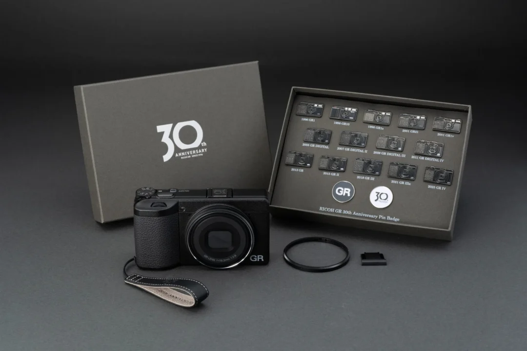 Ricoh GR IV 30th Anniversary Edition mở bán từ 21/10, giới hạn 6000 bộ toàn cầu
