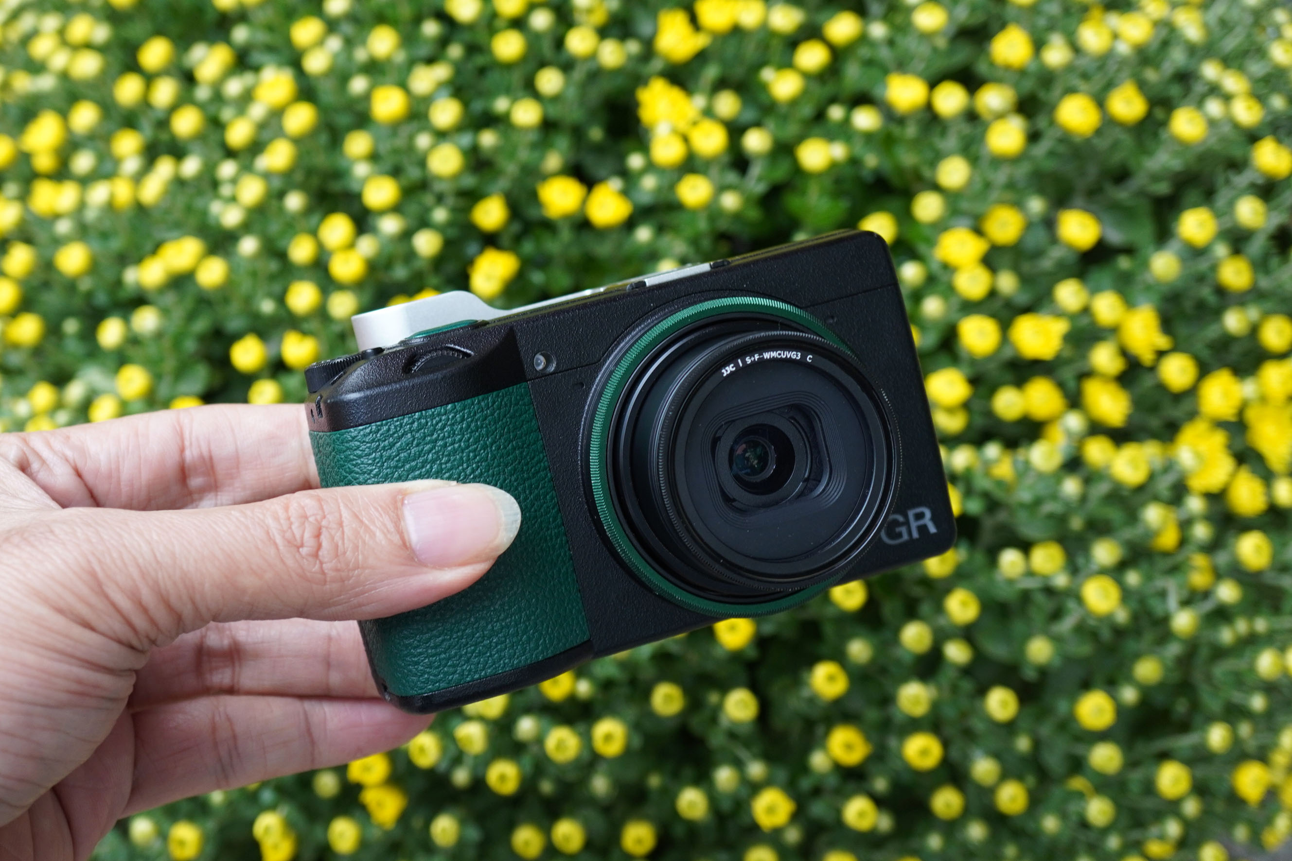 Ricoh GR III ‘GRowING’ phiên bản đặc biệt màu xanh lá, bán giới hạn