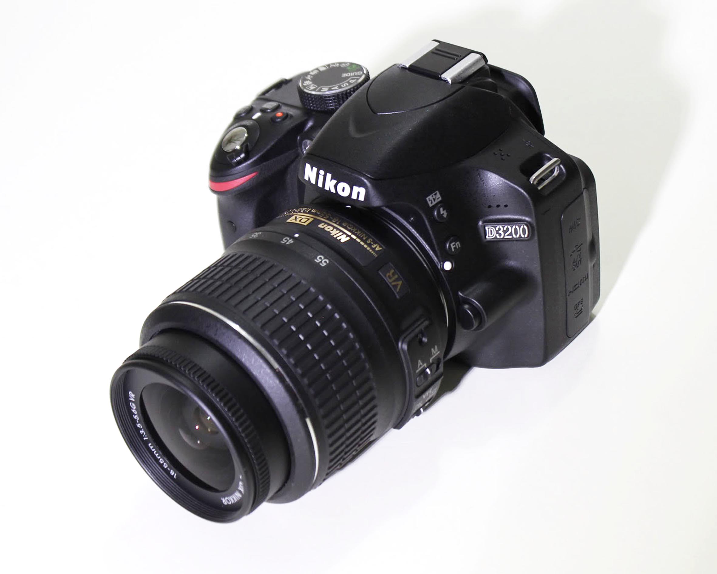 Nikon D3200 + kit 18-55 VR