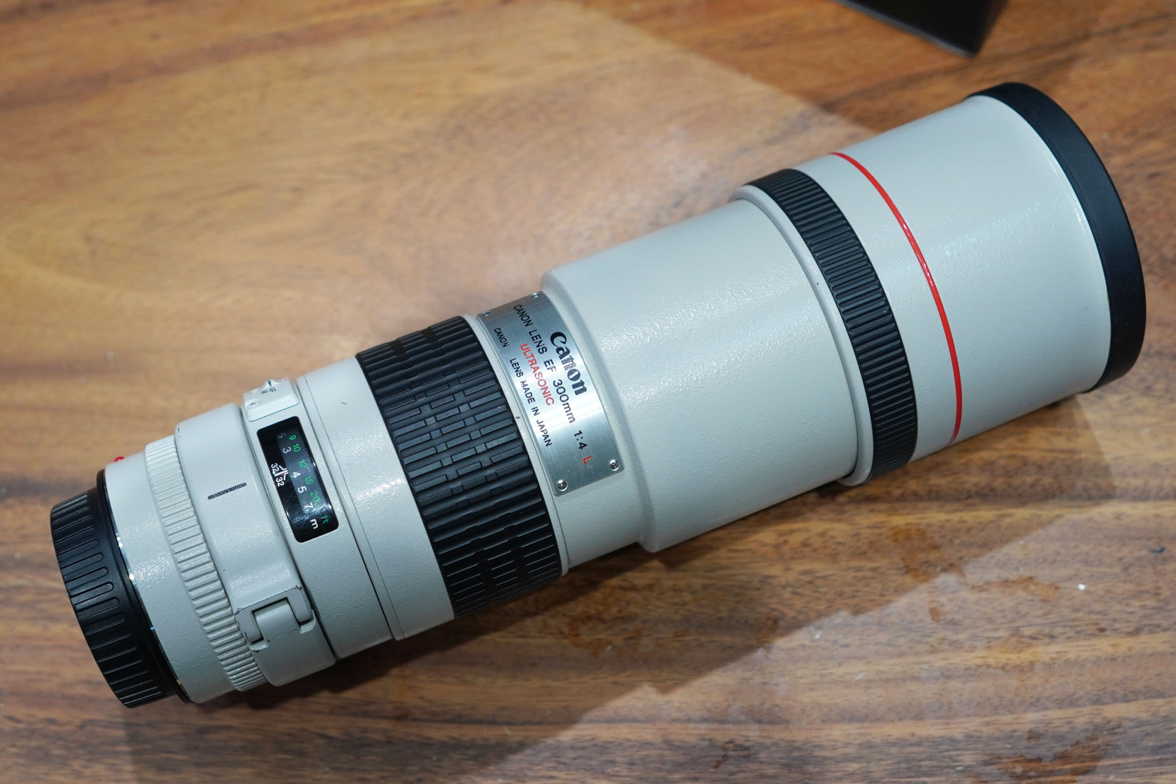 Canon EF 300mm f/4L USM Thế giới máy ảnh số