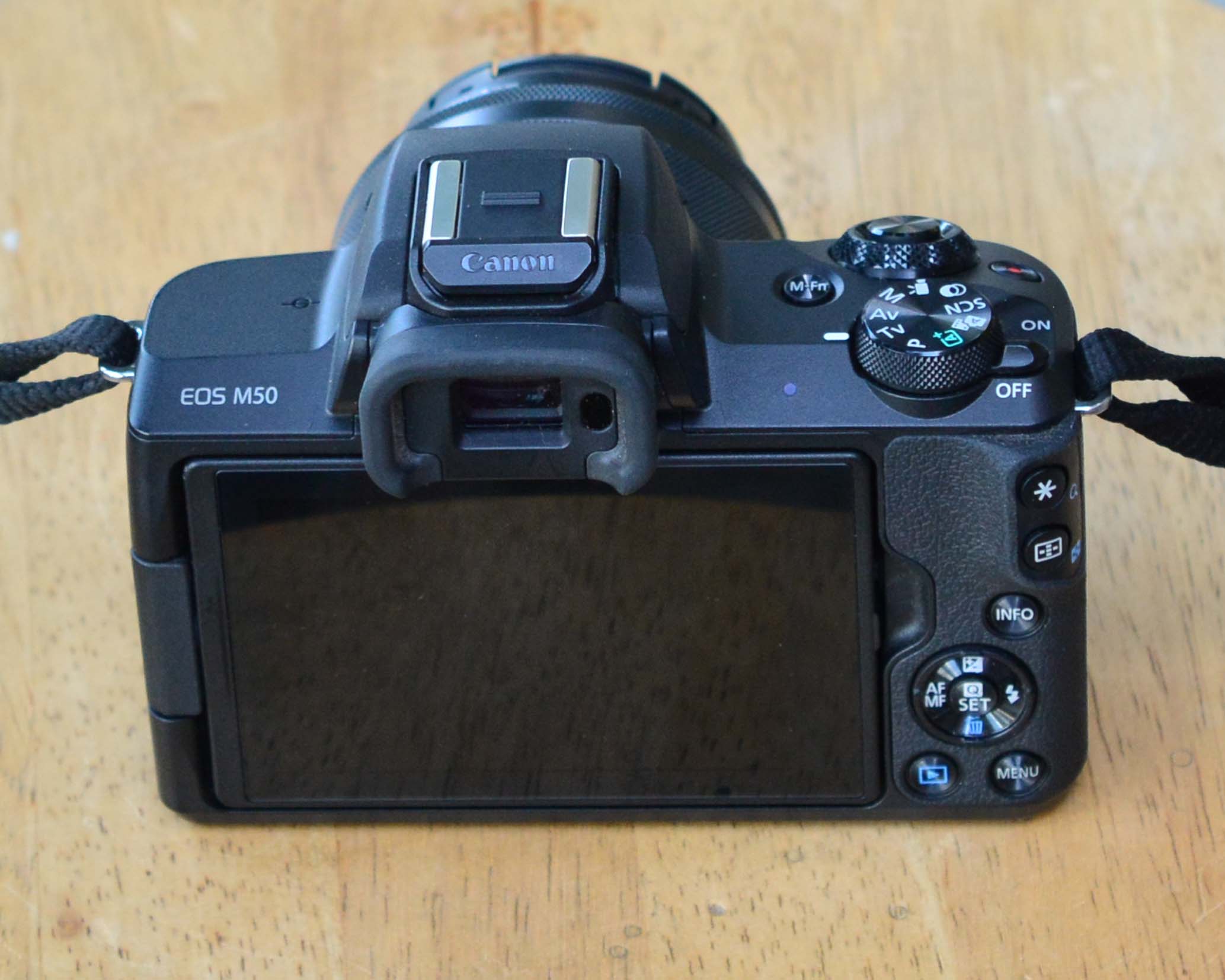 Canon EOS M50 + Kit 15-45mm