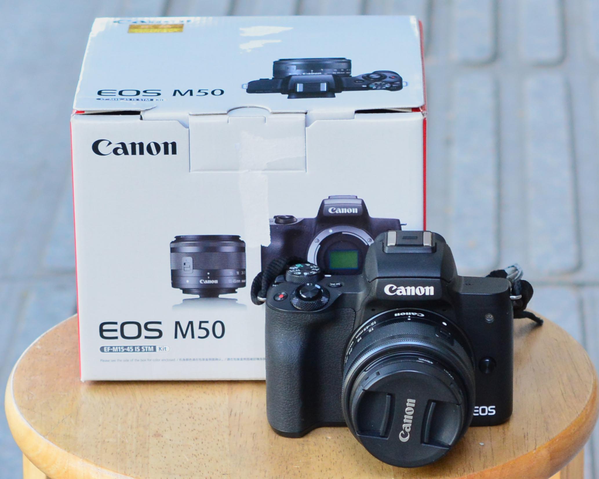 Canon EOS M50 + Kit 15-45mm