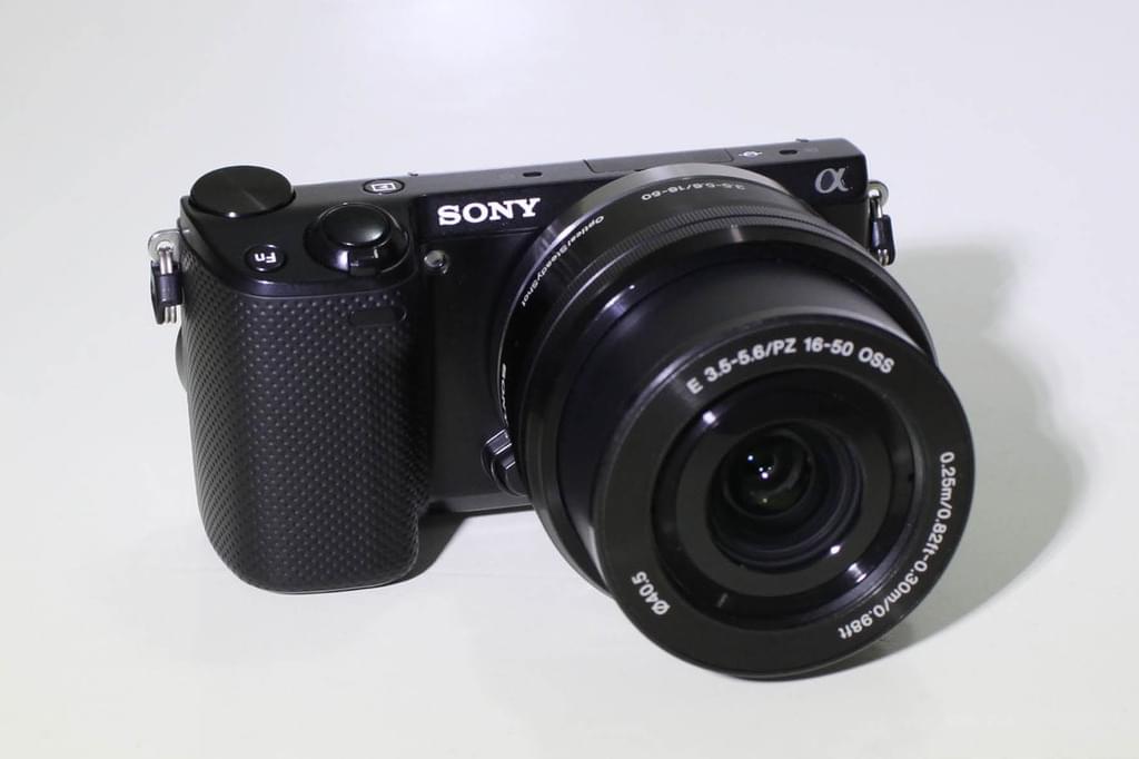 Sony Alpha NEX-5T len 16-50mm