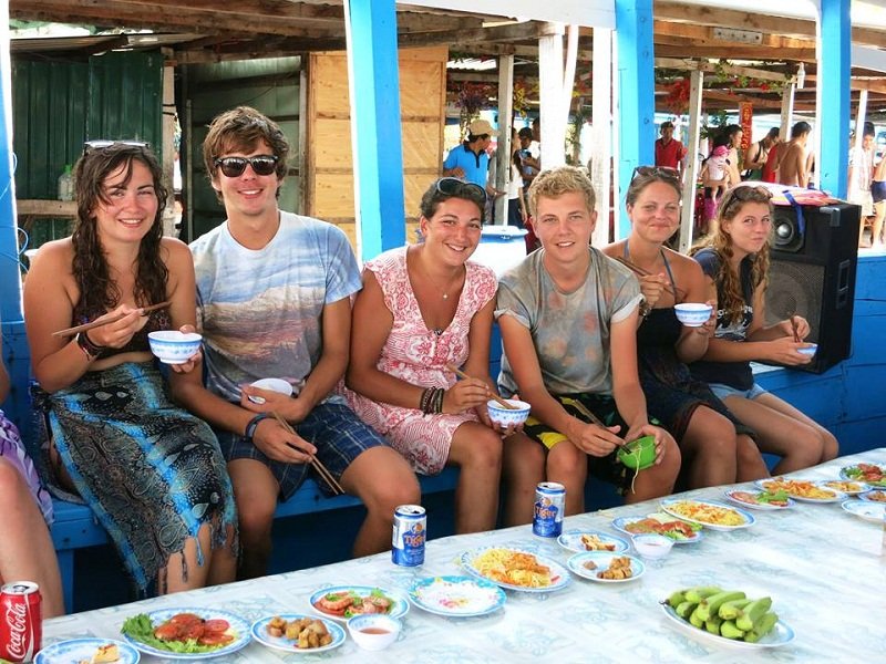 an-trua-tour-4-dao-nha-trang