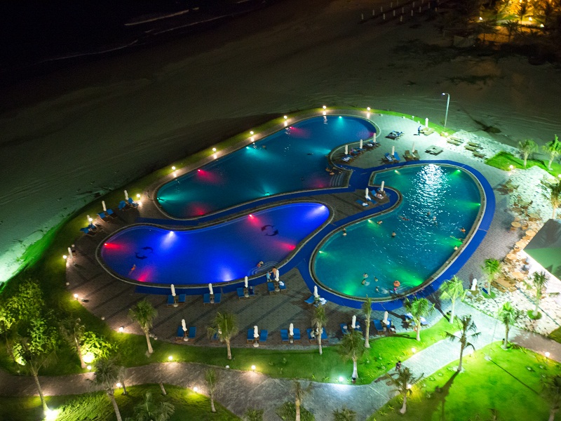 Golden-Peak-Resort-by-night