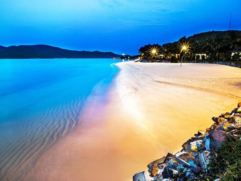 MerPerle-Hon-Tam-Resort-beach