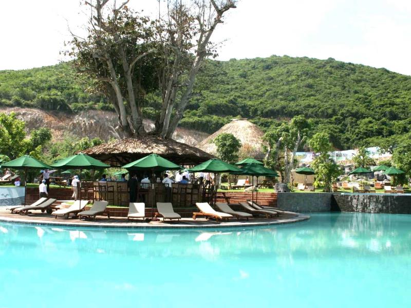 MerPerle-Hon-Tam-Resort-nice-pool