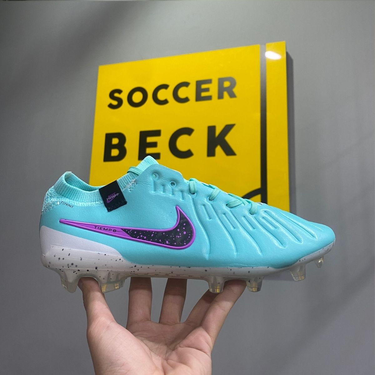 Giày Bóng Đá Tiempo Legend 10 Pro Xanh Ngọc Vạch Đen FG