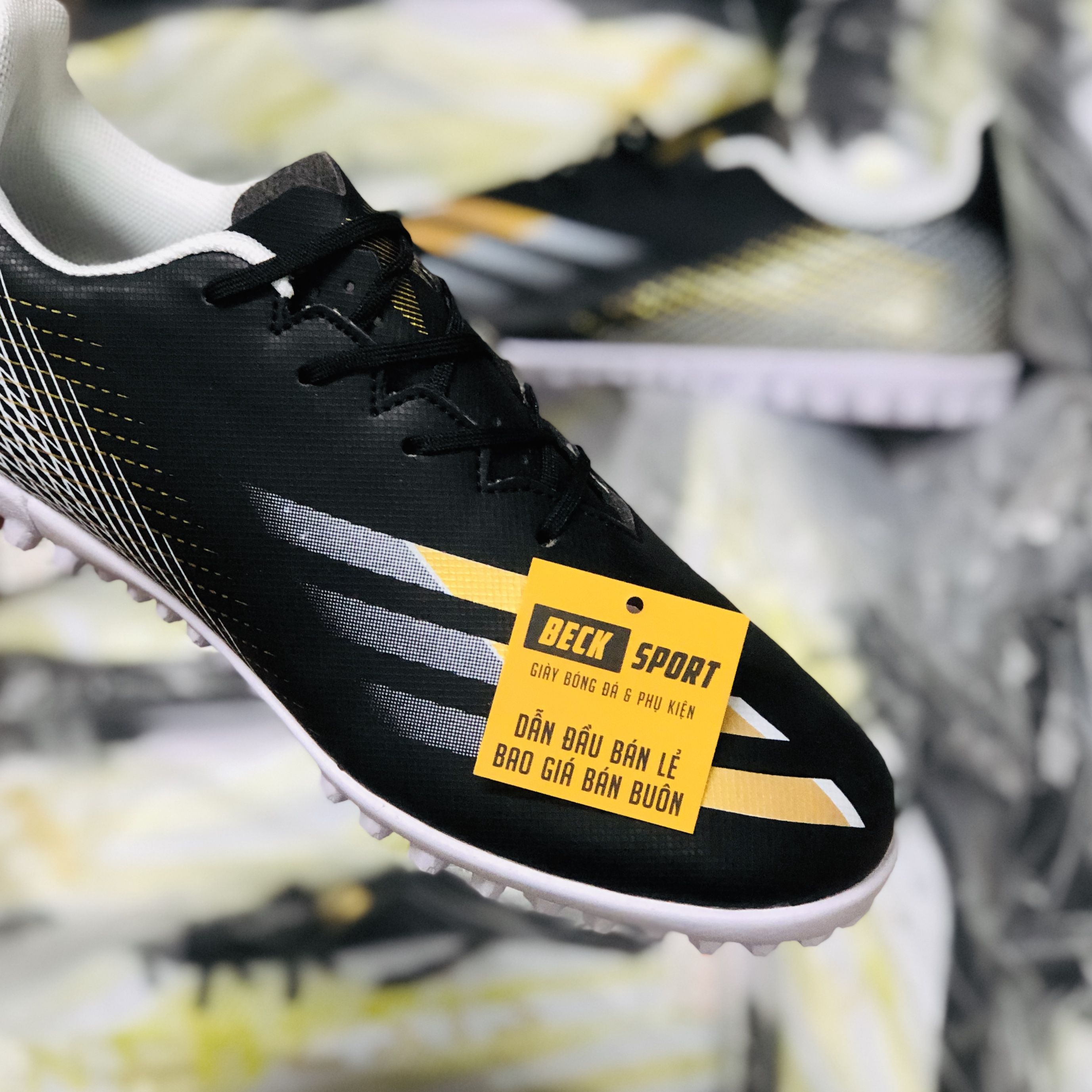 Giày Bóng Đá Adidas X Ghosted.4 Đen Trắng Vạch Vàng TF
