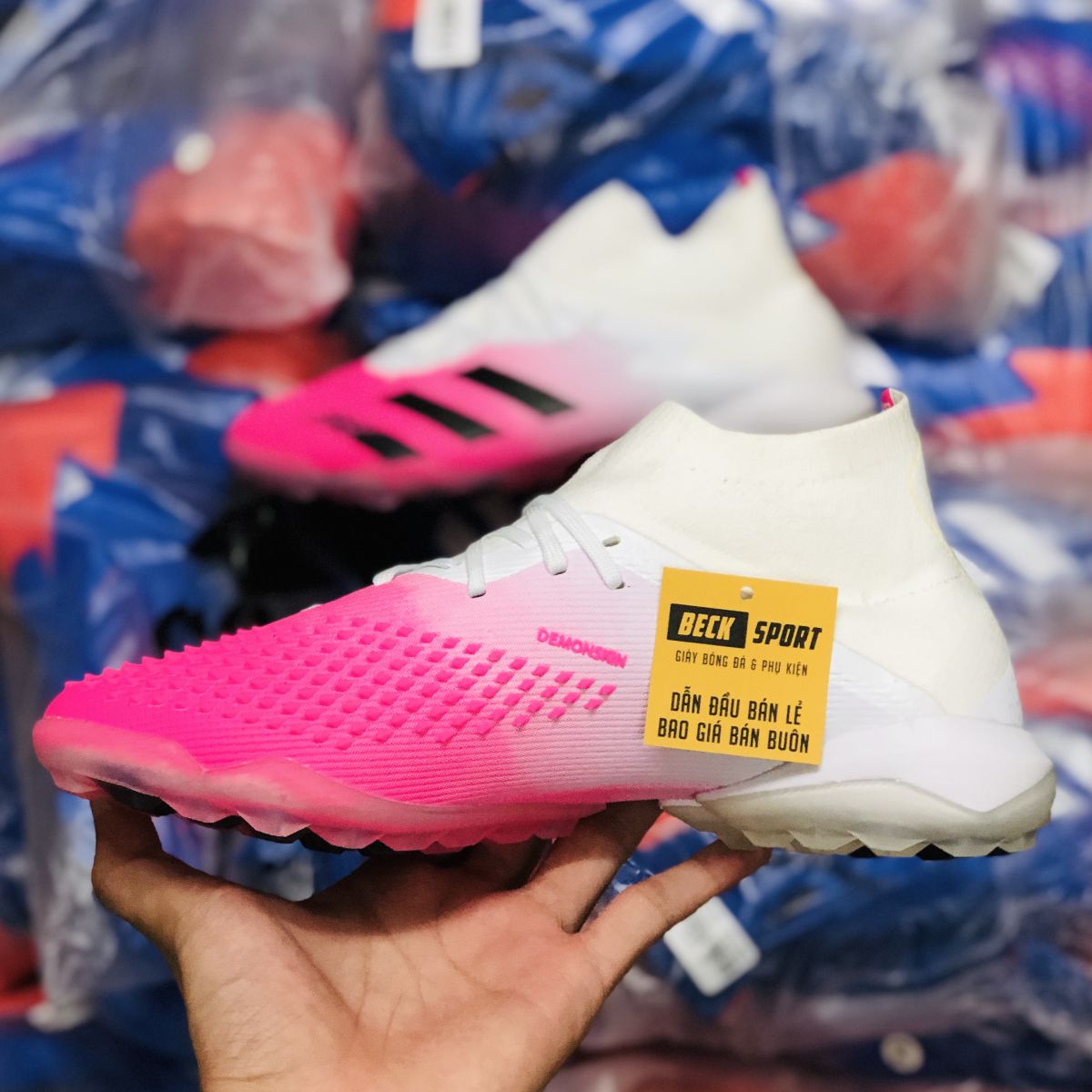 Giày Bóng Đá Adidas Predator Trắng Mũi Hồng Vạch Đen Cao Cổ TF