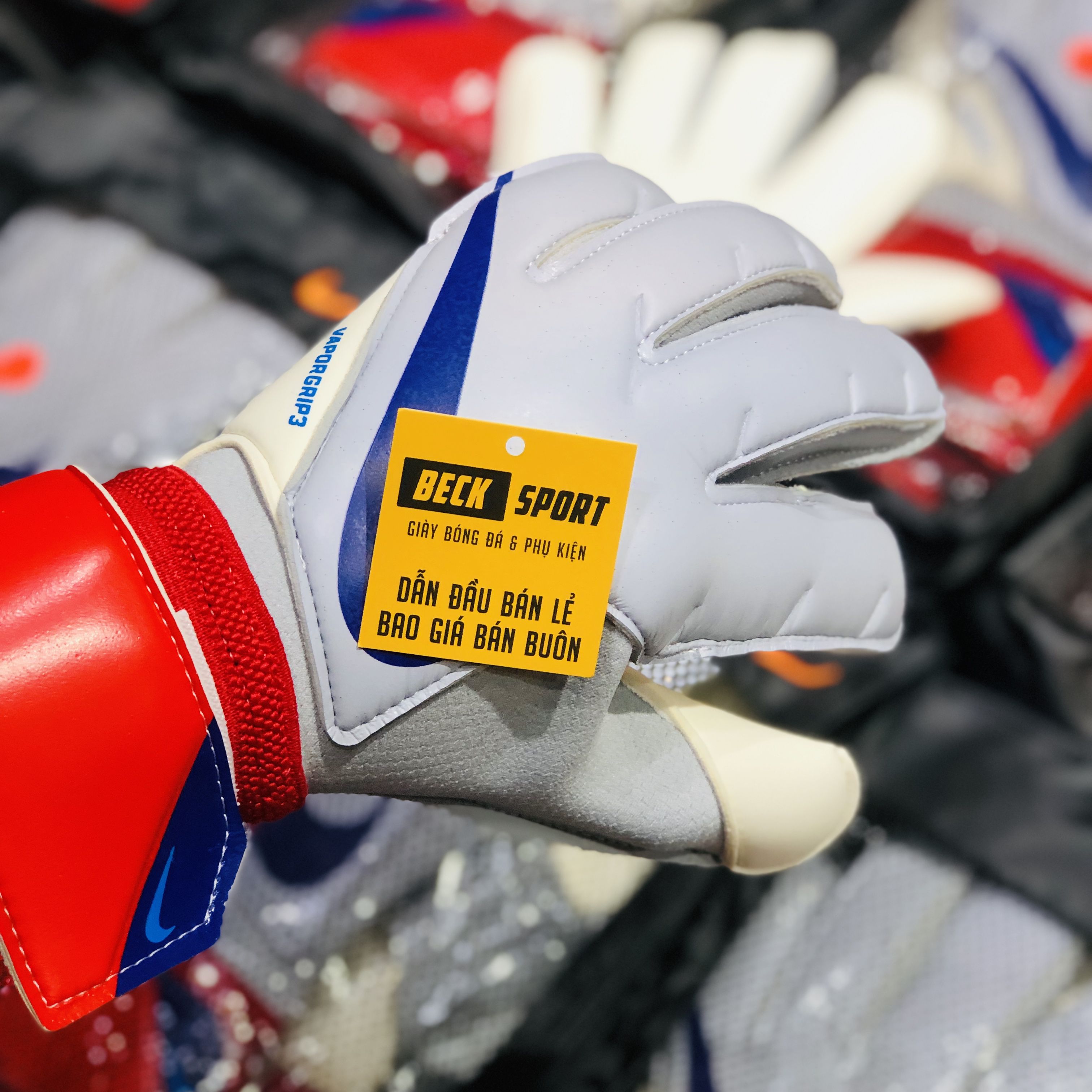 Găng Tay Nike Vapor Grip 3 Xám Đỏ Vạch Xanh Than ( Không Xương )