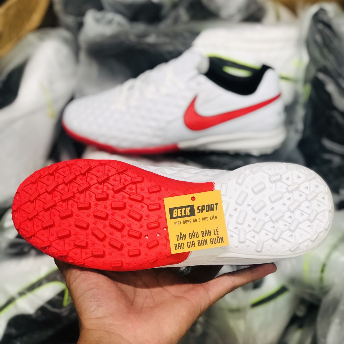 Giày Bóng Đá Nike Tiempo Legend 8 Pro Trắng Vạch Đỏ HQ TF