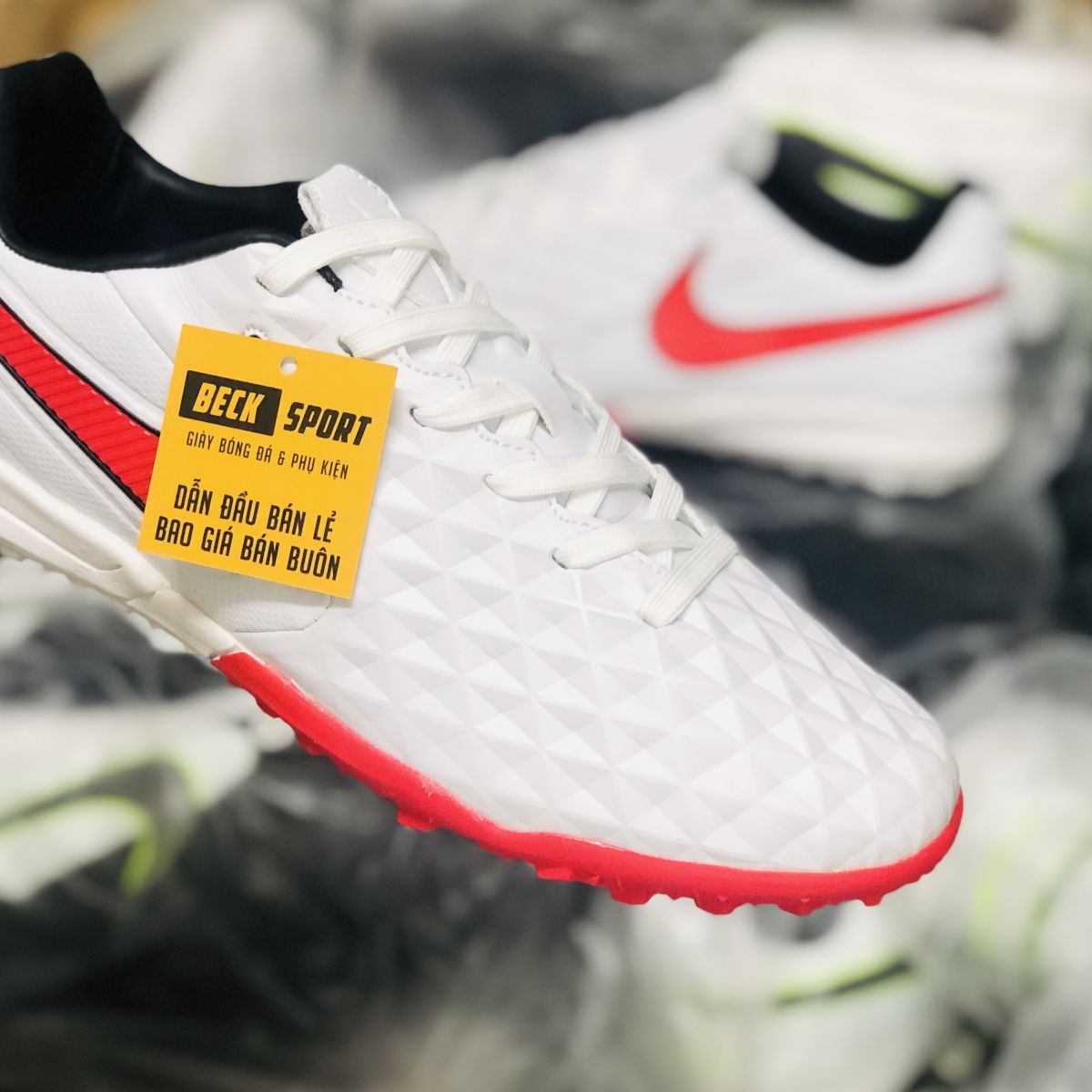 Giày Bóng Đá Nike Tiempo Legend 8 Pro Trắng Vạch Đỏ HQ TF