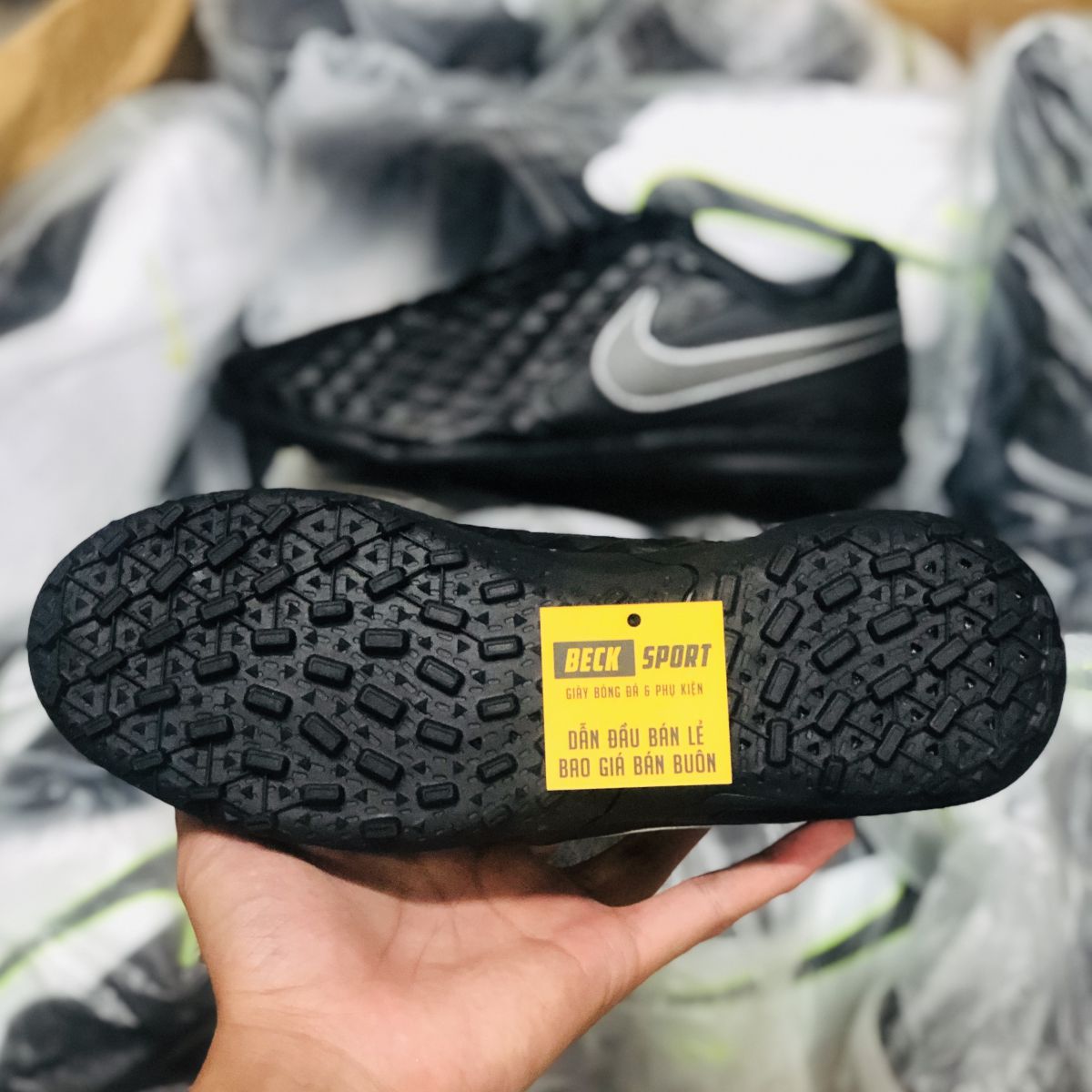 Giày Bóng Đá Nike Tiempo Legend 8 Pro Đen Tuyền HQ TF