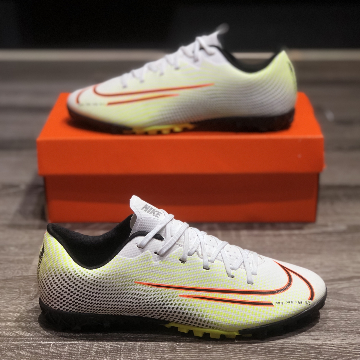 Giày Bóng Đá Nike Mercurial Academy CR7 MDS002 Trắng Vạch Đen V2 TF