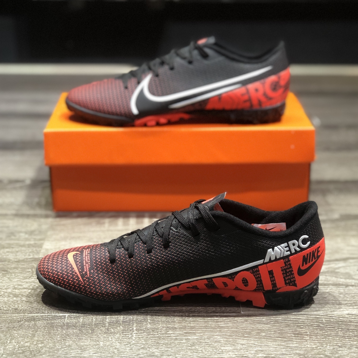 Giày Bóng Đá Nike Mercurial 13 Academy Đen Vạch Cam V2 TF