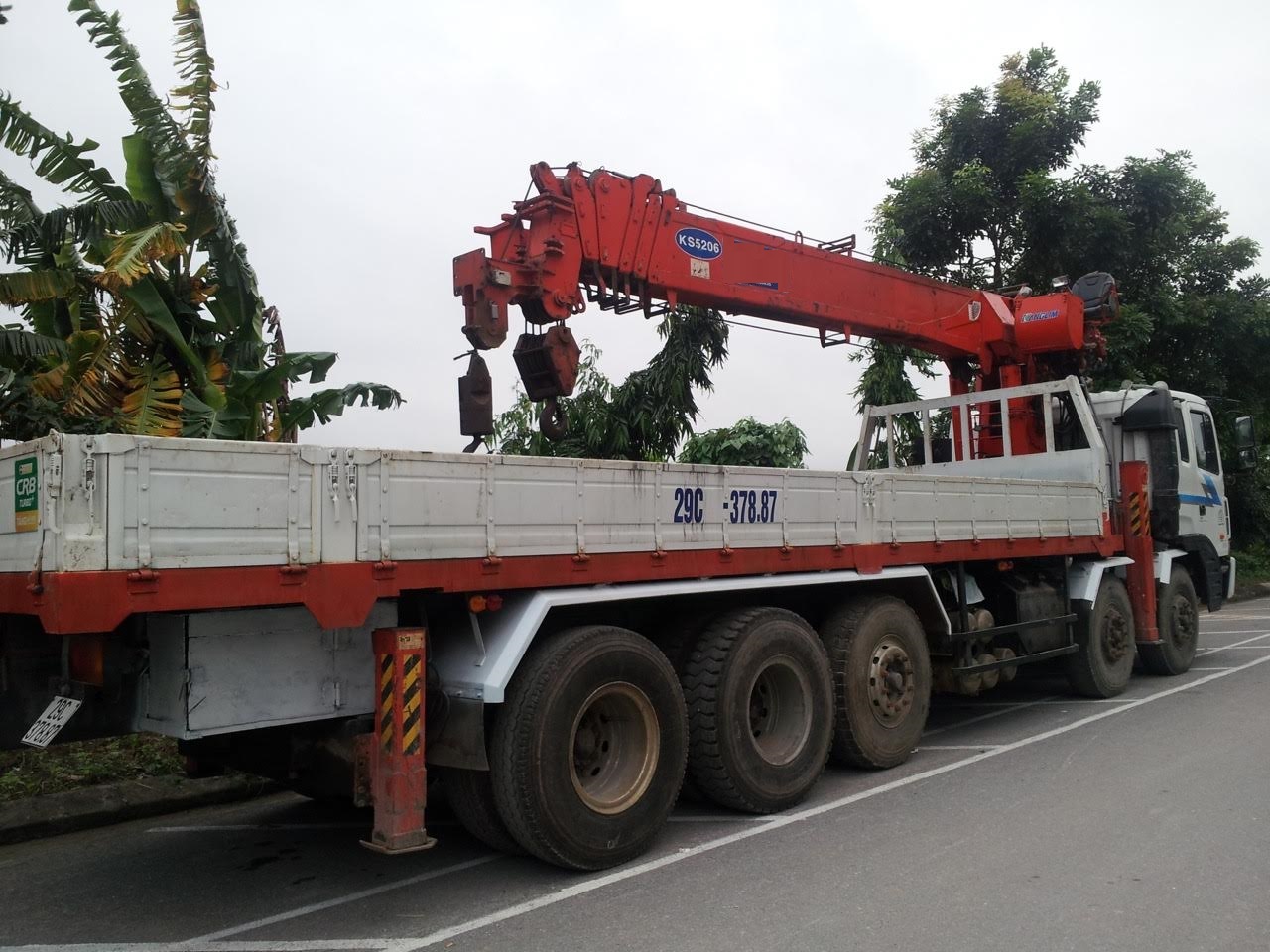 Cần cẩu bánh xích và thiết bị xây dựng