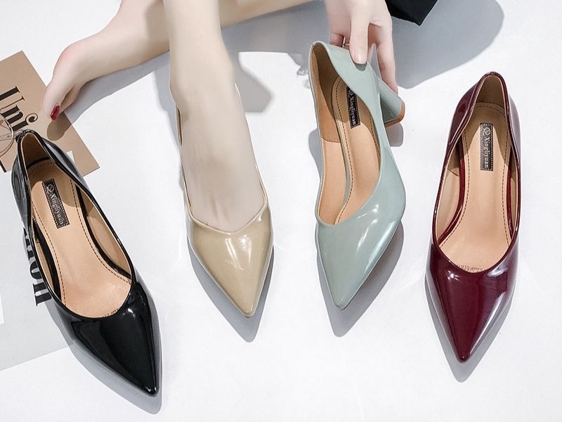 Pointed shoes