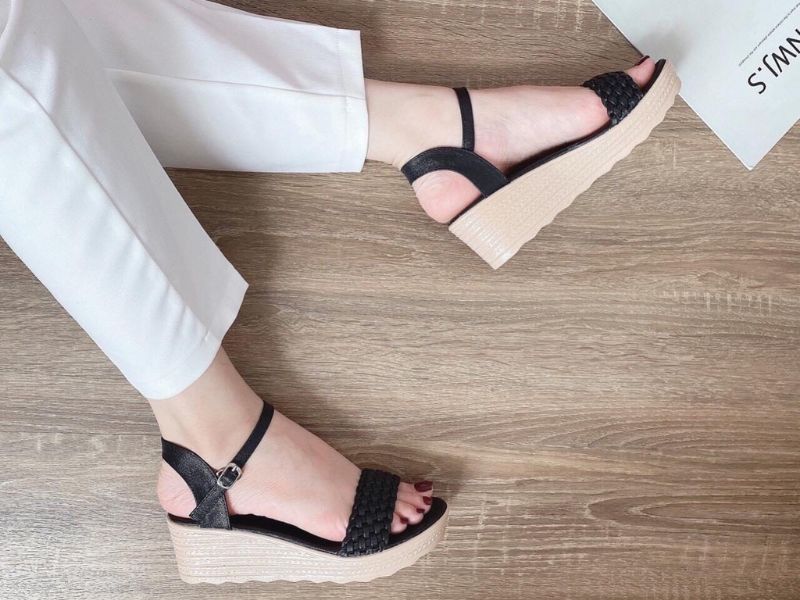 Sandal đế xuồng là gì?