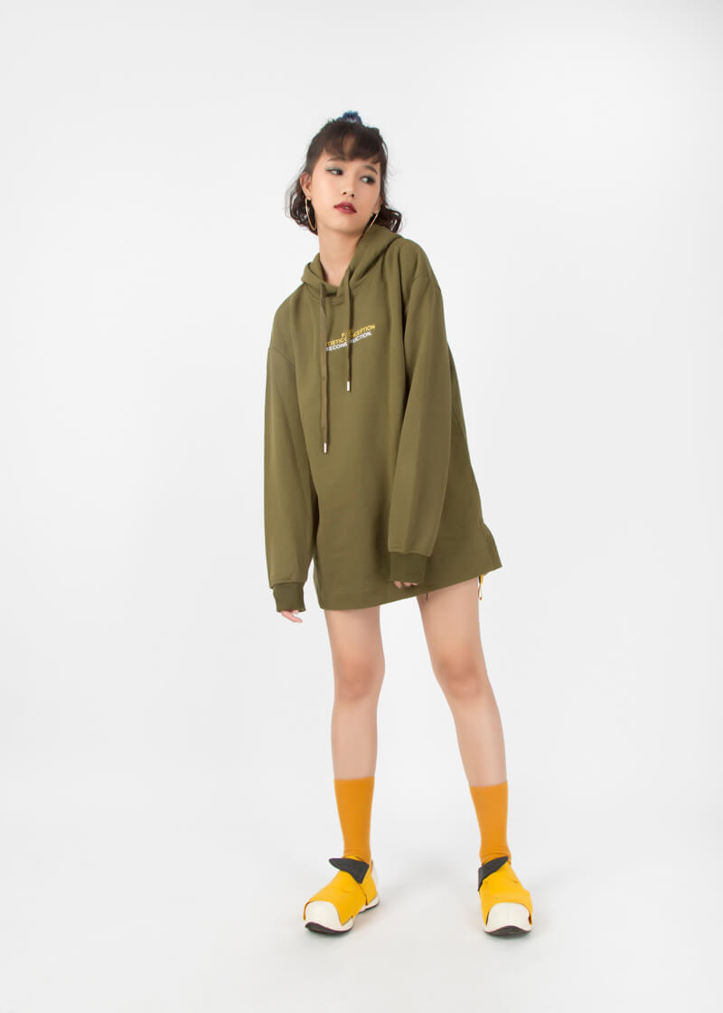 Áo hoodie dáng suông đem lại cảm giác cá tính, năng động